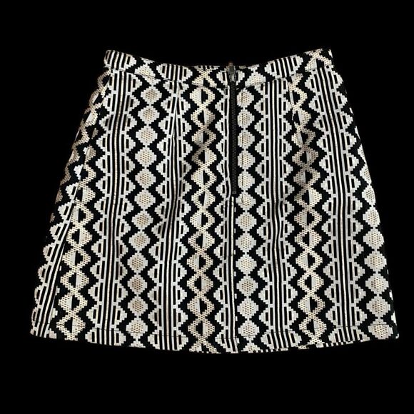 MinkPink Mini Skirt Geometric Metallic Print Size Small - Picture 2 of 5
